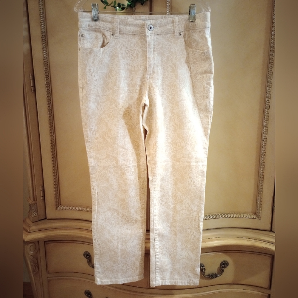 Chico's Straight Leg Jeans in Light Cream Paisley